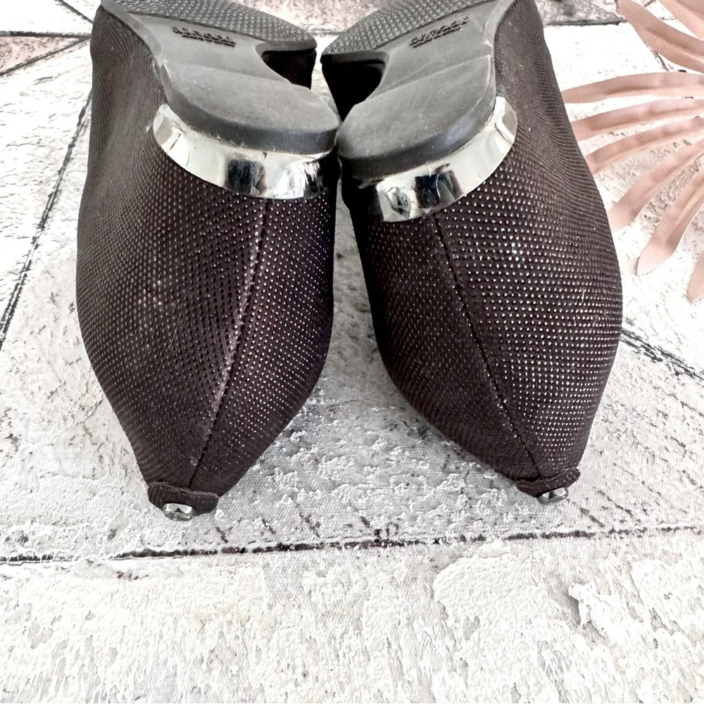 STUART WEITZMAN Black Sojourn Goosebump Textured Wedge Pumps Low Heel Size 8
